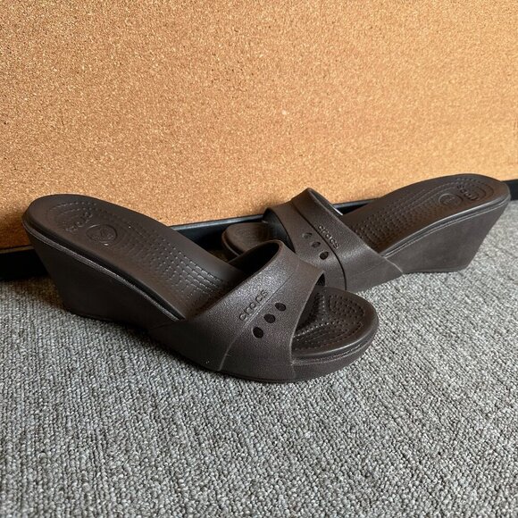 Crocs Kadee Wedge Slip On Sandals Womens 9 Brown Comfort Relaxed Fit Shoes - Picture 1 of 4